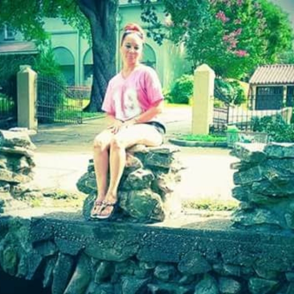 Meet your Posher, Johnna - Picture 3 of 3